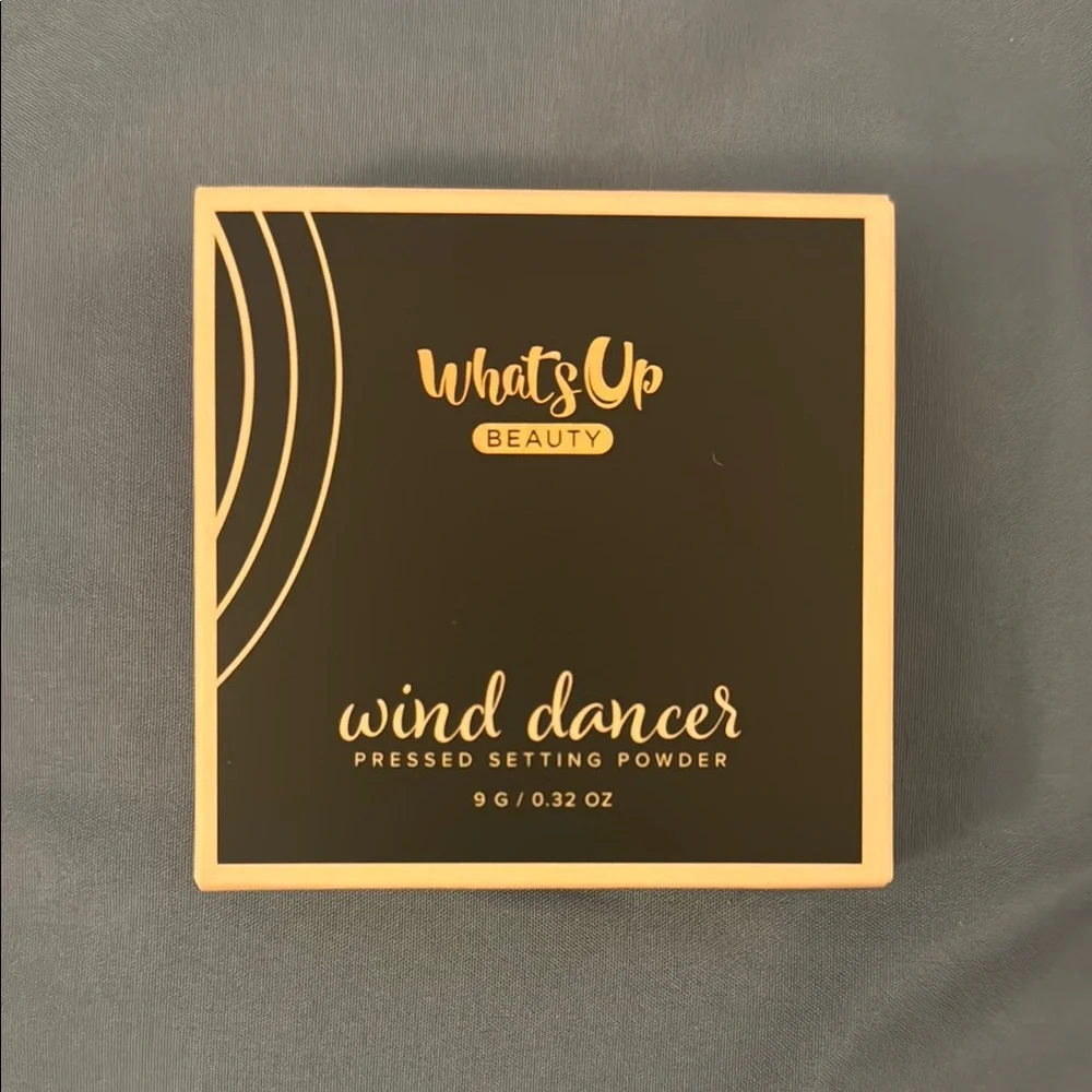 Whats Up Beauty Wind Dancer Pressed Setting Powder in shade light